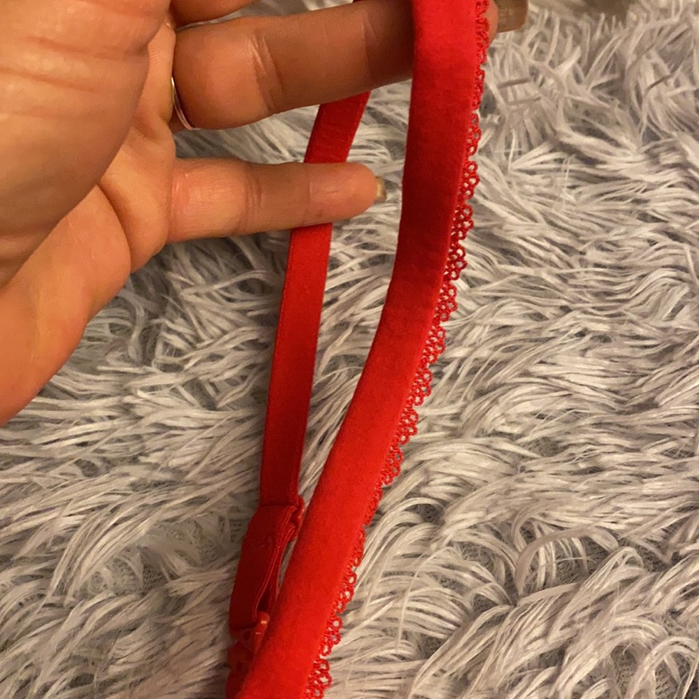 Victoria Secrets red bra 🌸🌸 - Picture 3 of 4
